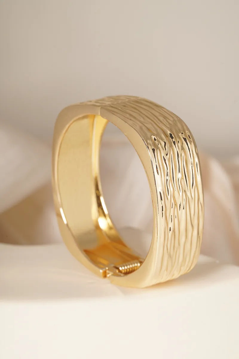  Vierkante gestructureerde armband - goud