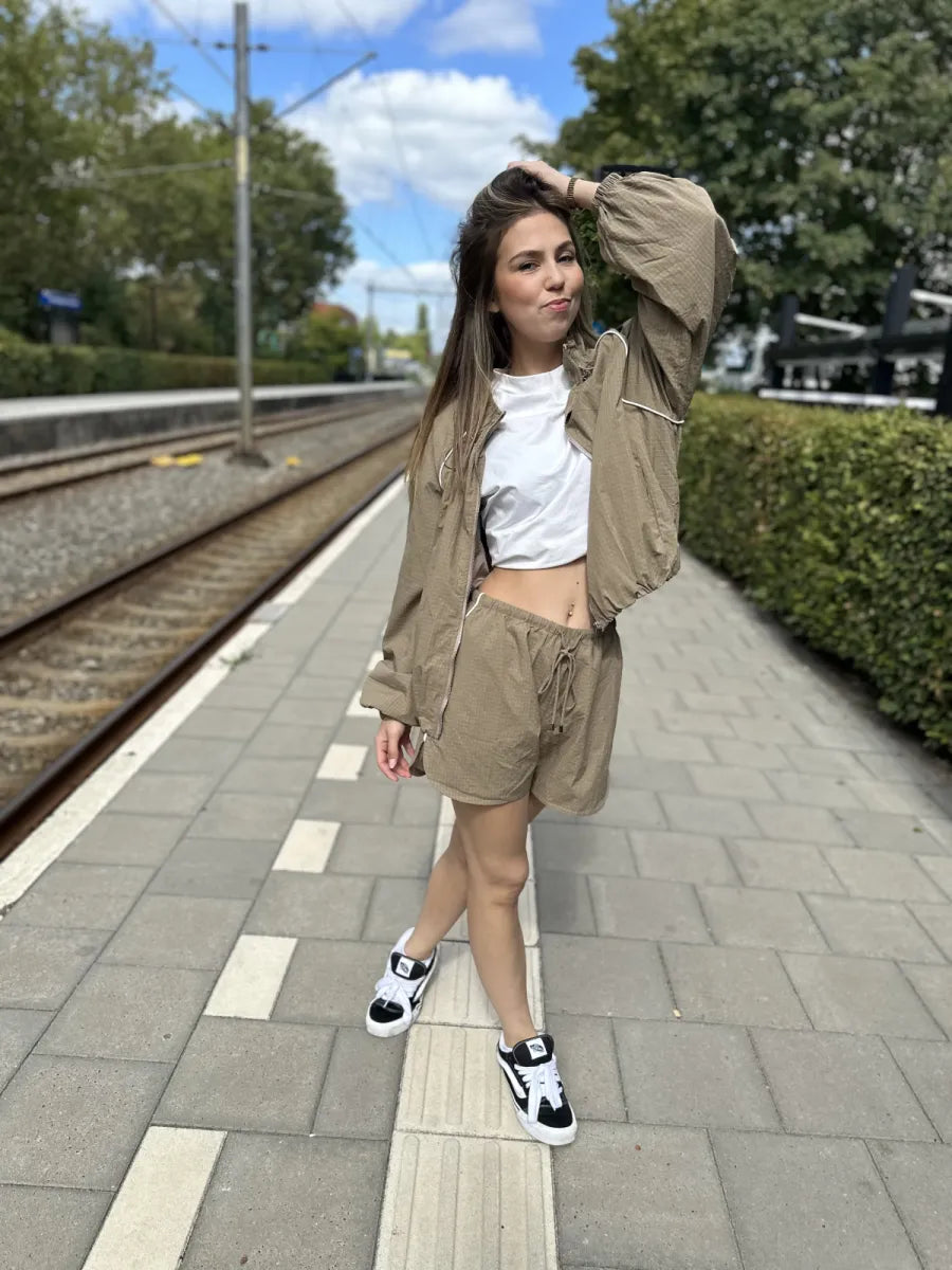  Squared short Nisa - taupe