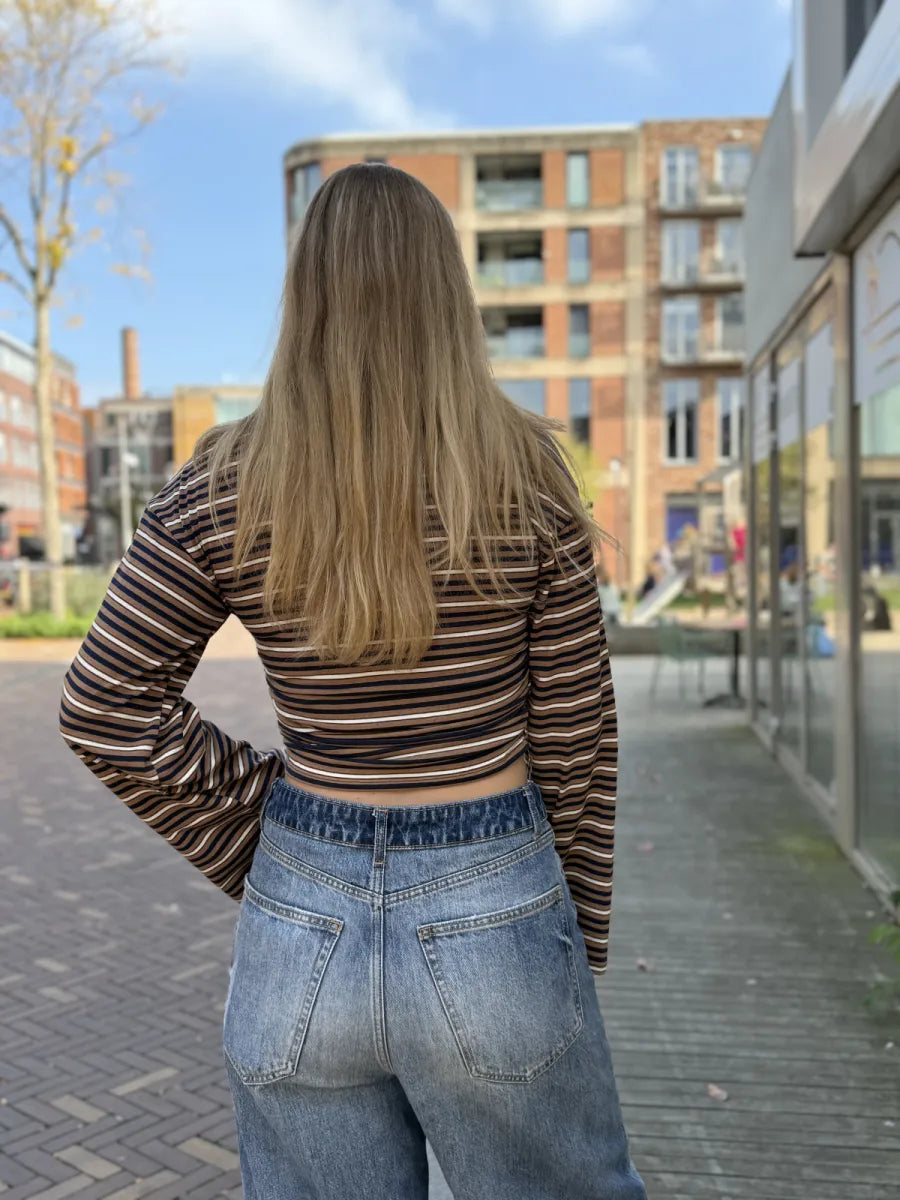  Getailleerde longsleeve met streepjes - navy/ bruin