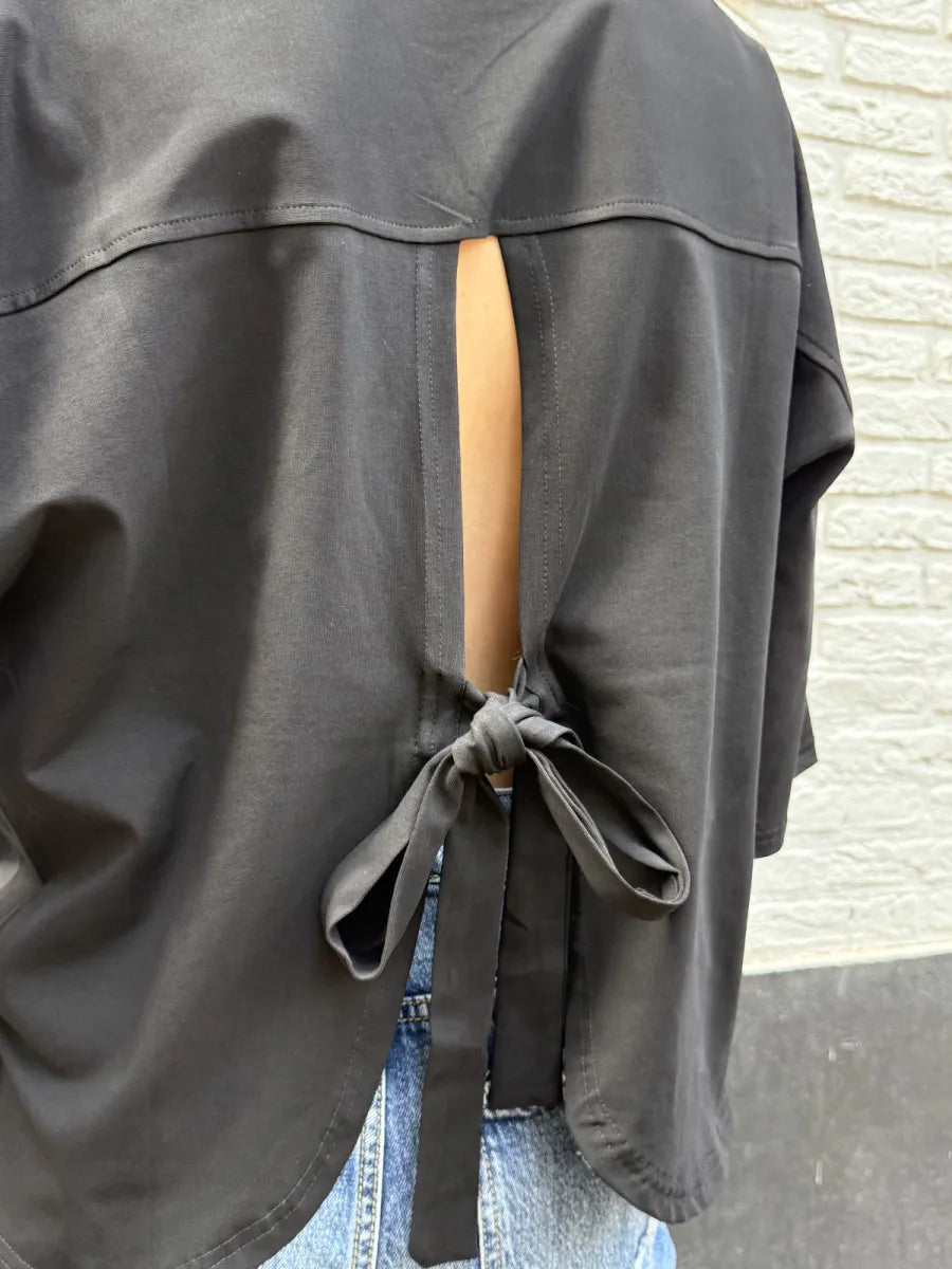 T-shirt met open rug Mae - zwart