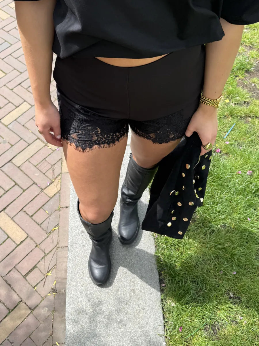  Musthave lace short - zwart
