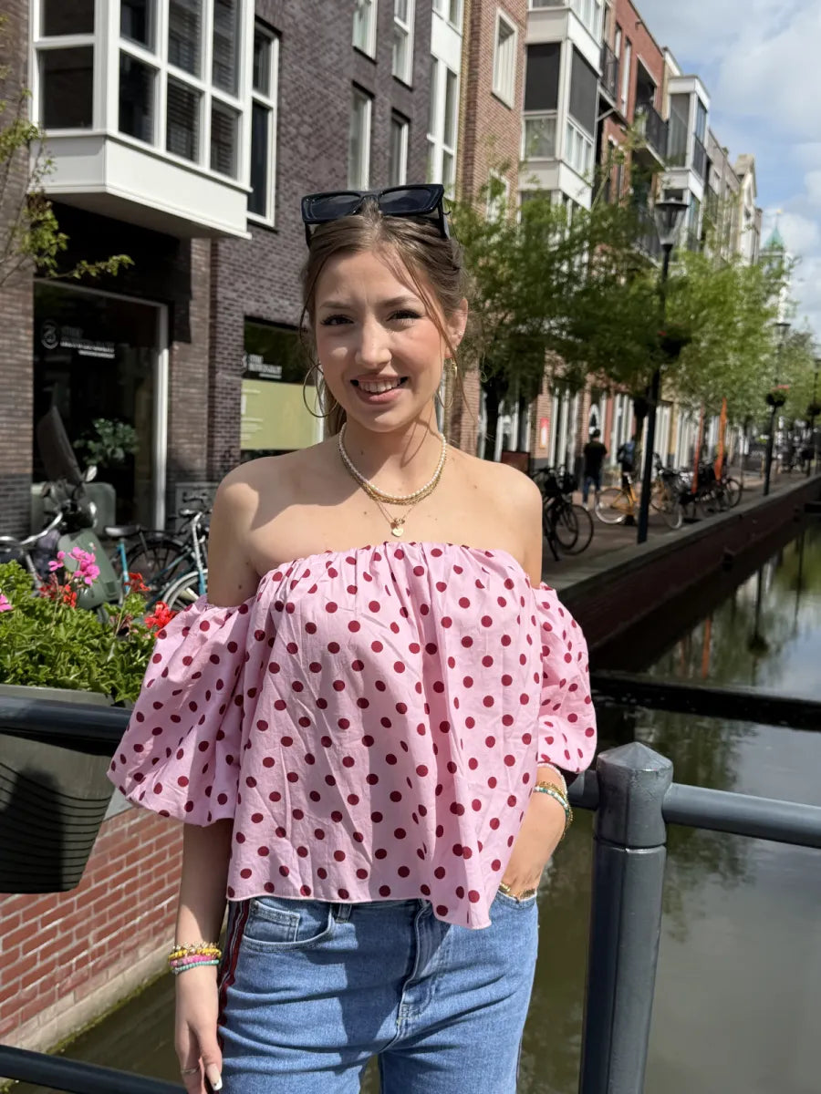  Gestipte off shoulder blouse Dotje - roze