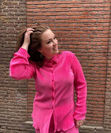 Roze blouse met ribbelstof