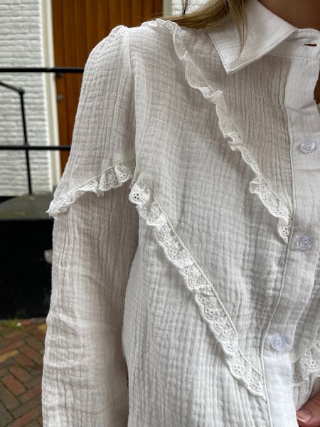 Witte mousseline blouse kleine ruffle