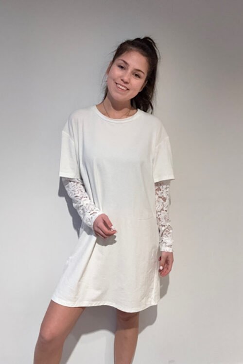 Witte t-shirt dress met kanten mouwen