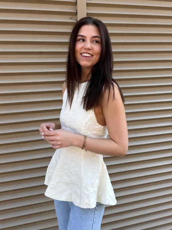 Ecru peplum top met open rug