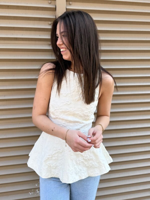 Ecru peplum top met open rug