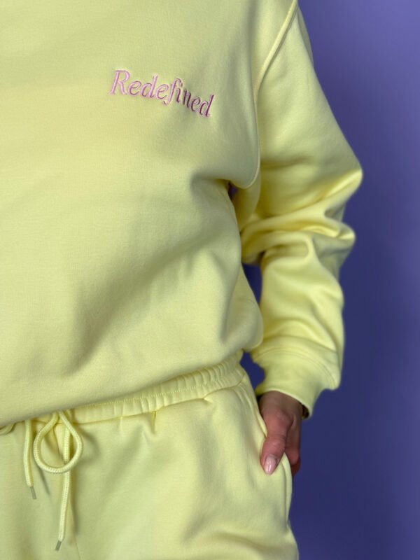 Gele Redefined sweater