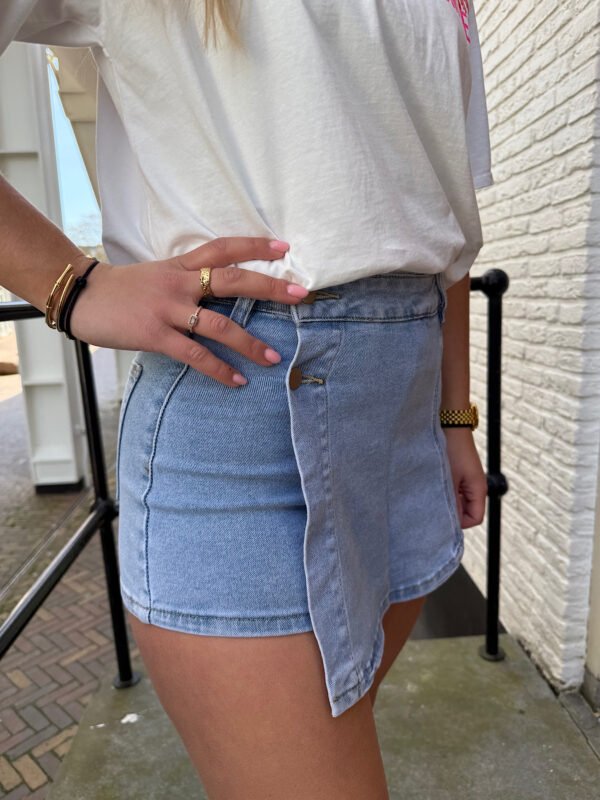 Blauw skort 2 knopen en zak 9025