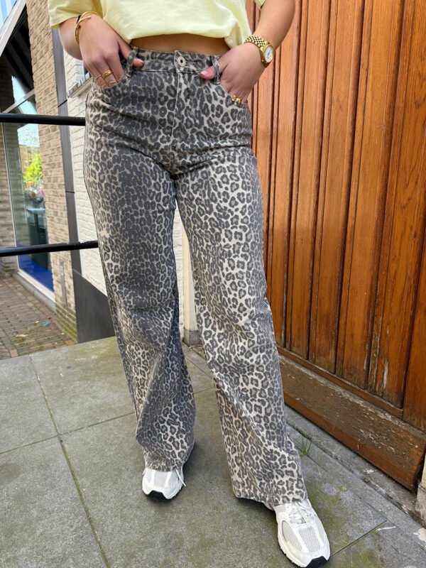 Leopard dad fit jeans