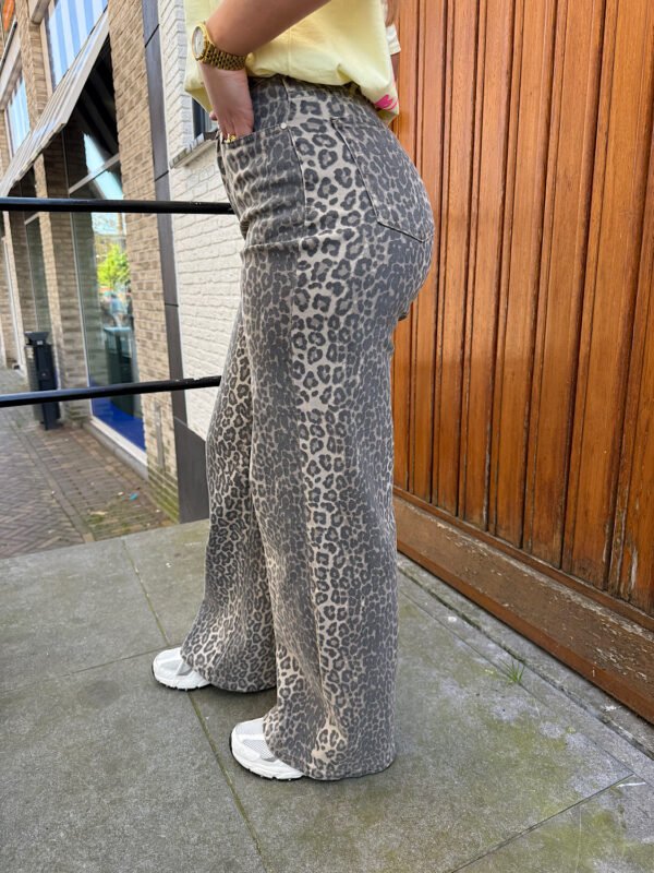 Leopard dad fit jeans