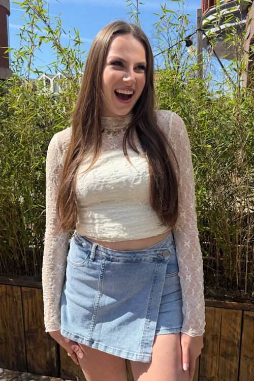 Witte mesh top met strikjes print