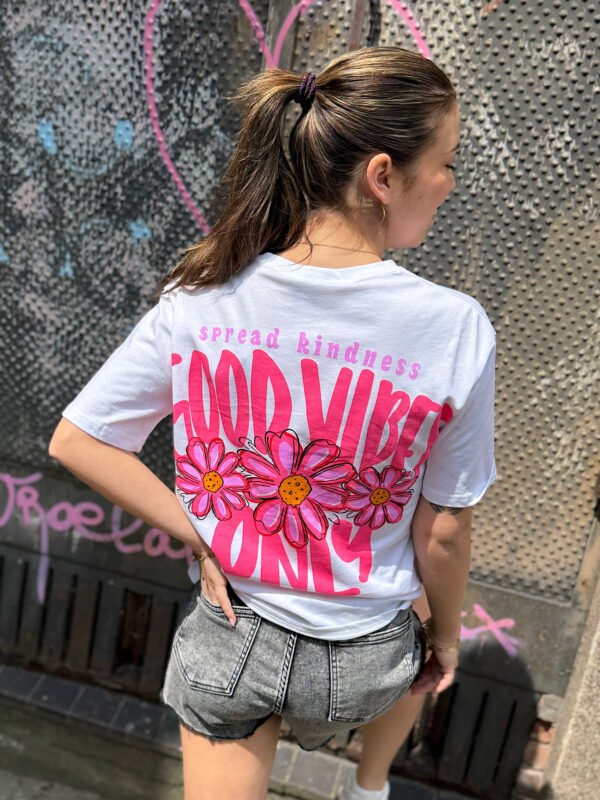 Wit t-shirt good vibes only