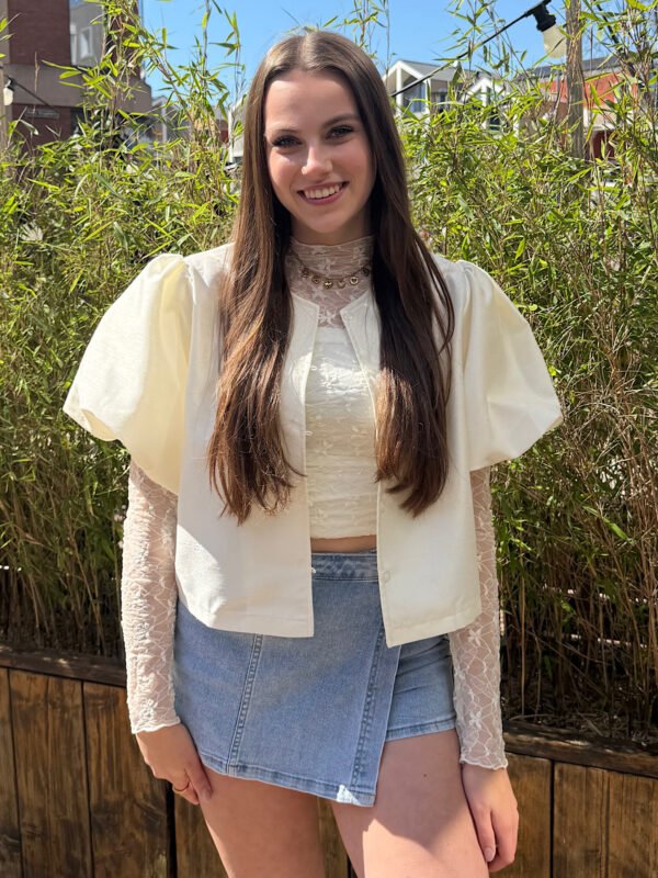 Witte korte blouse met pofmouwen