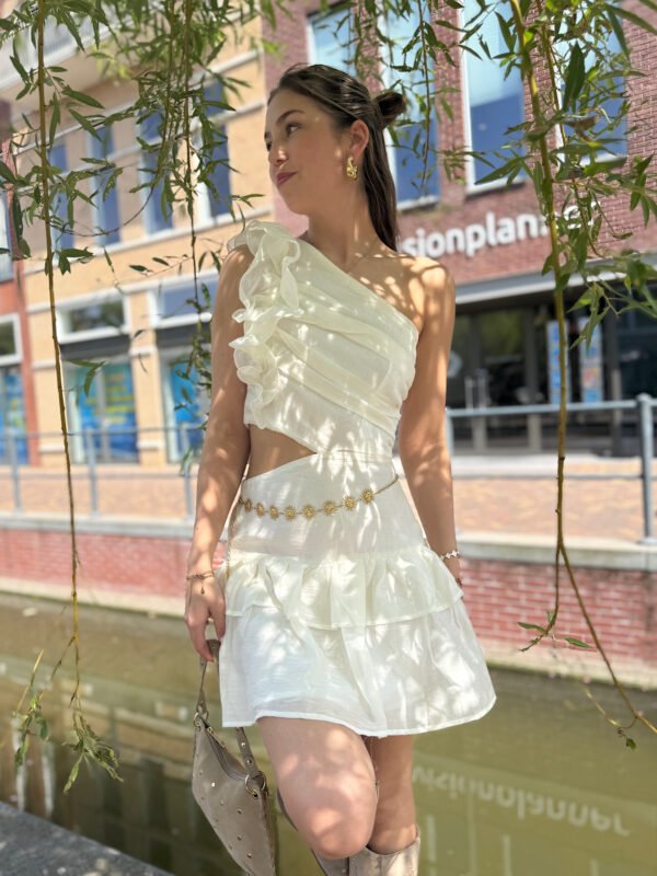 Wit jurkje met cut-out Merel