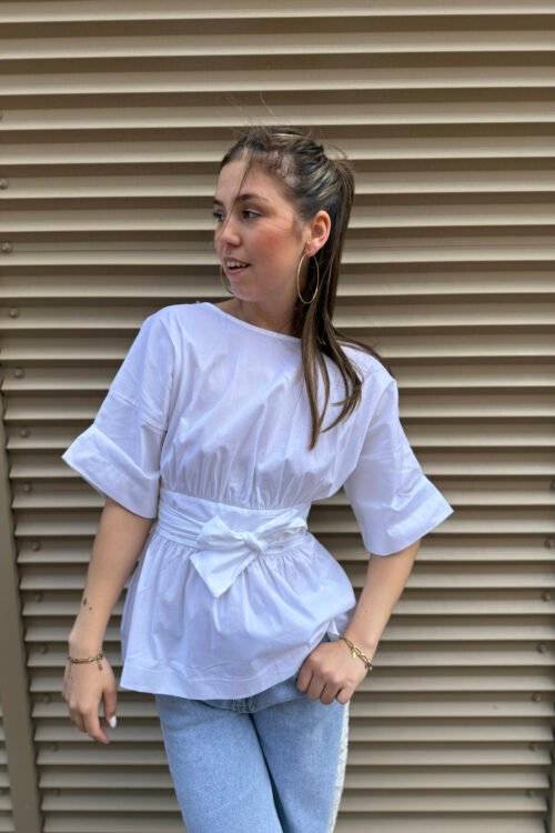 Witte blouse met strik op de rug