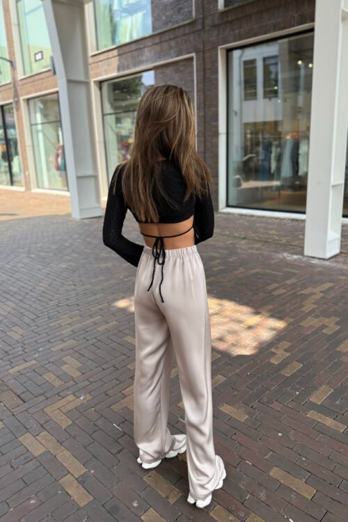 Zwart kanten top met open rug Minthe