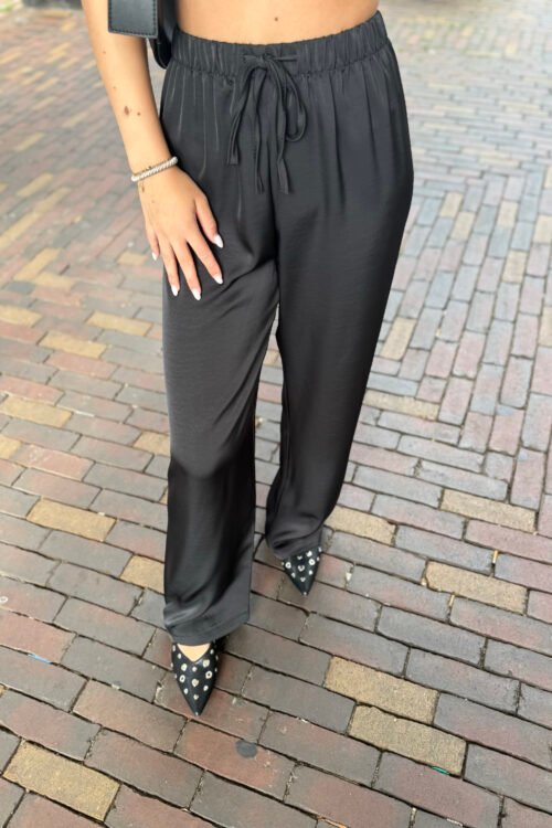 Zwarte puntige loafers met studs
