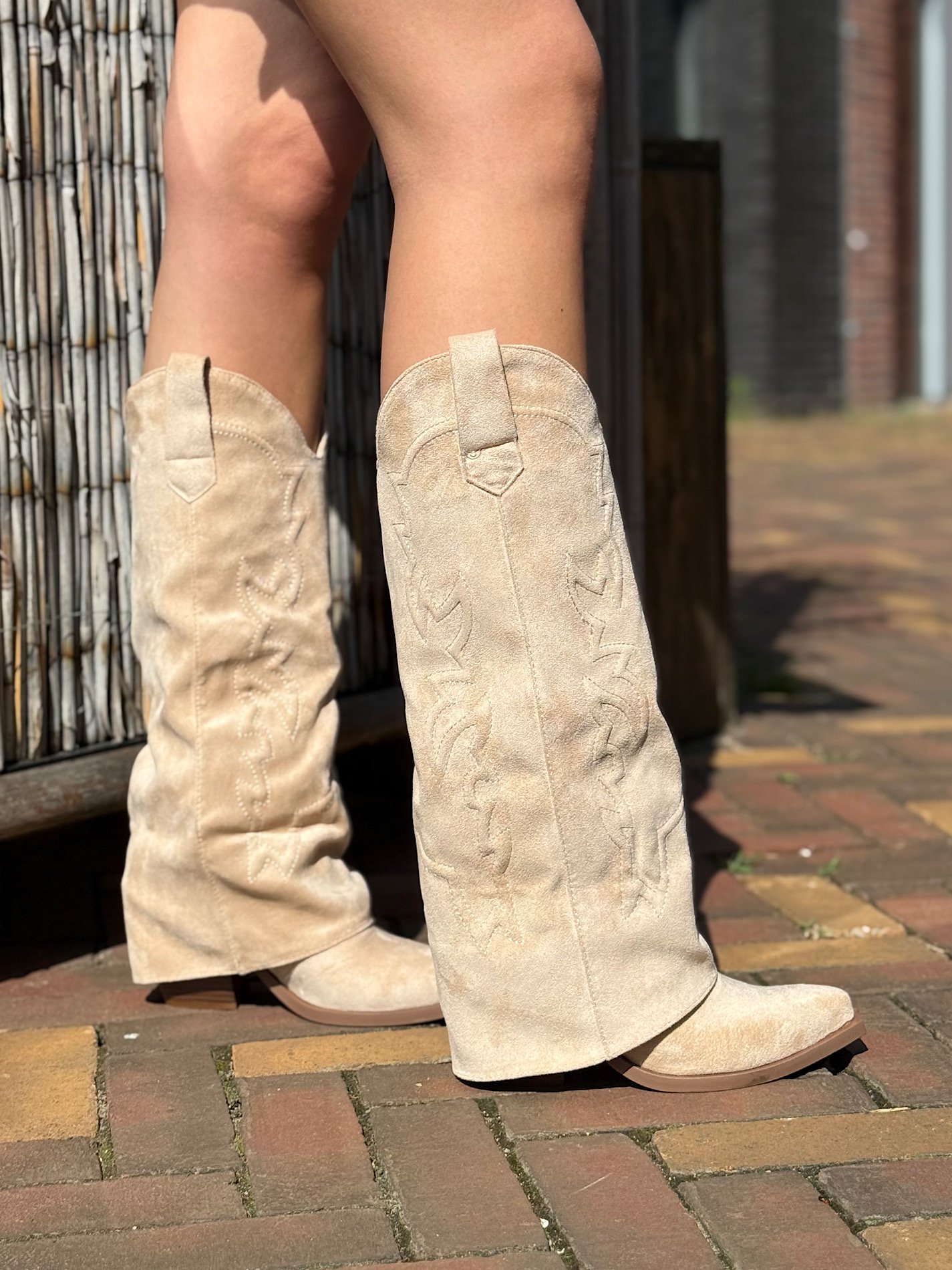 Beige cowboy laarzen met overlay