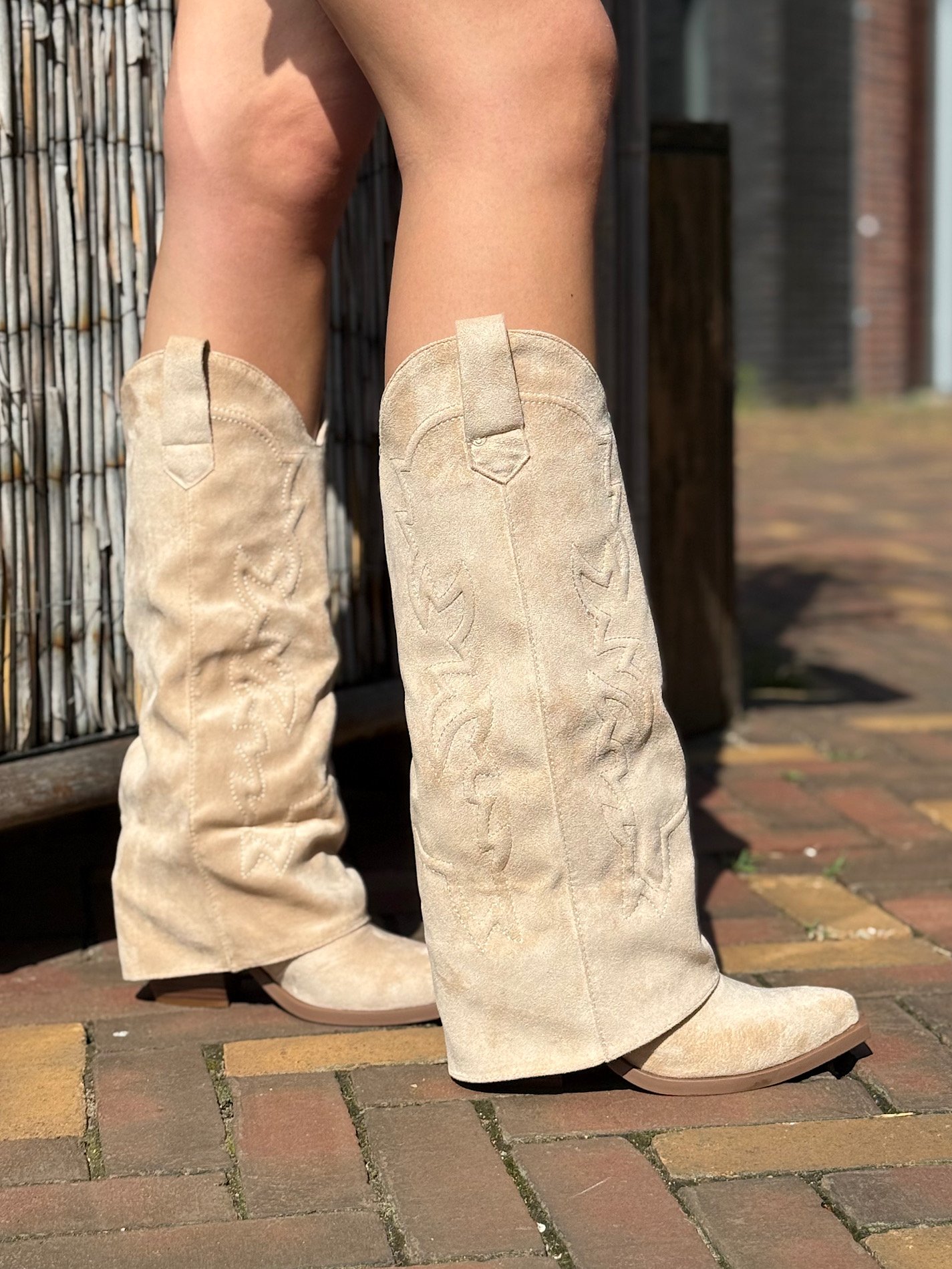 Beige cowboy laarzen met overlay