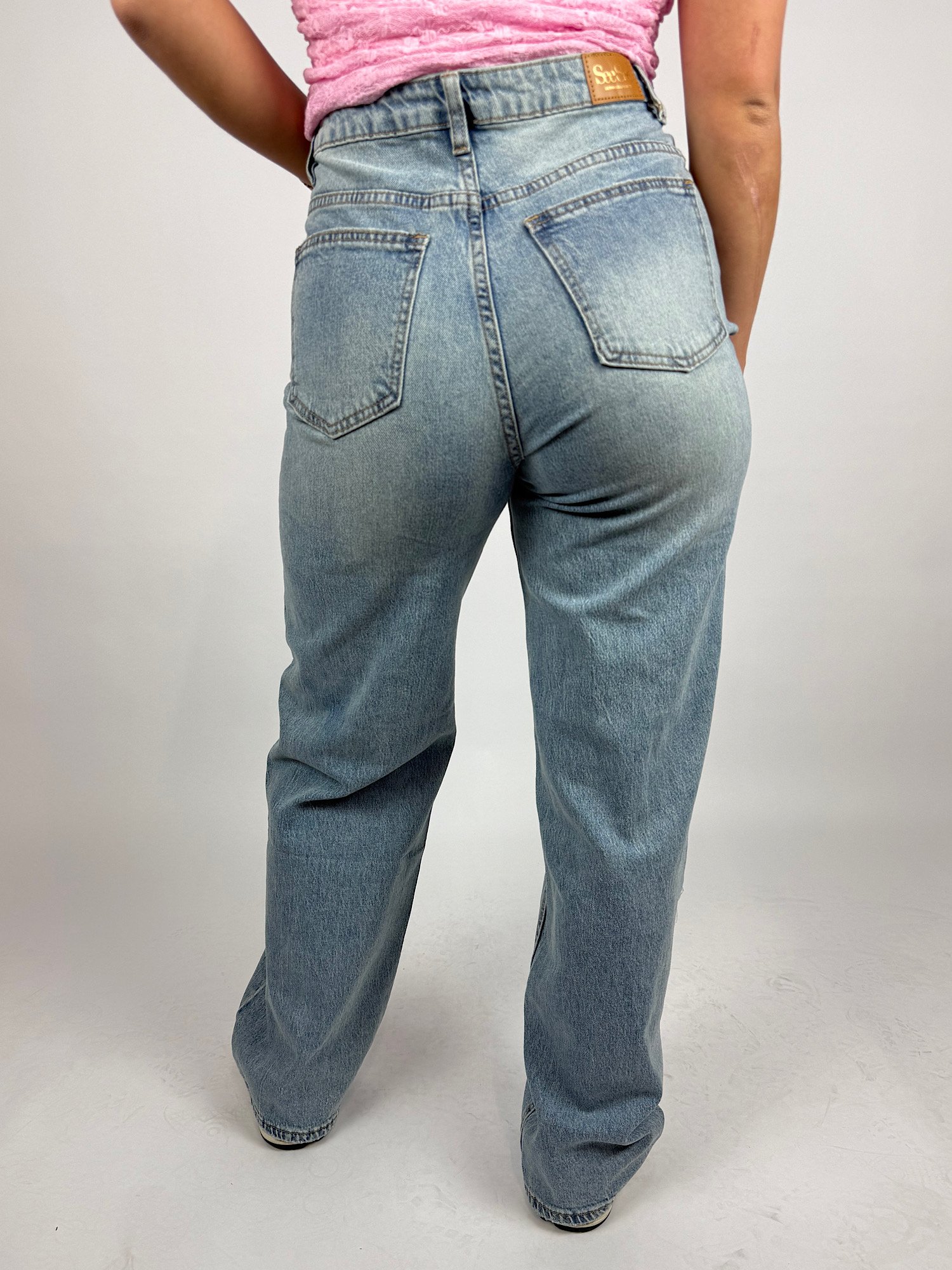 Blauwe jeans met asymmetrische sluiting 3390