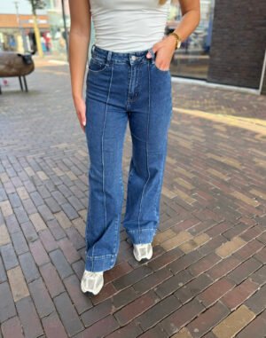 Donkerblauwe jeans met plooi 9090-1