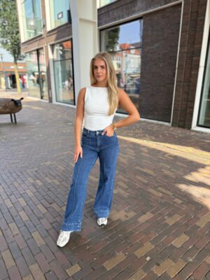 Donkerblauwe jeans met plooi 9090-1