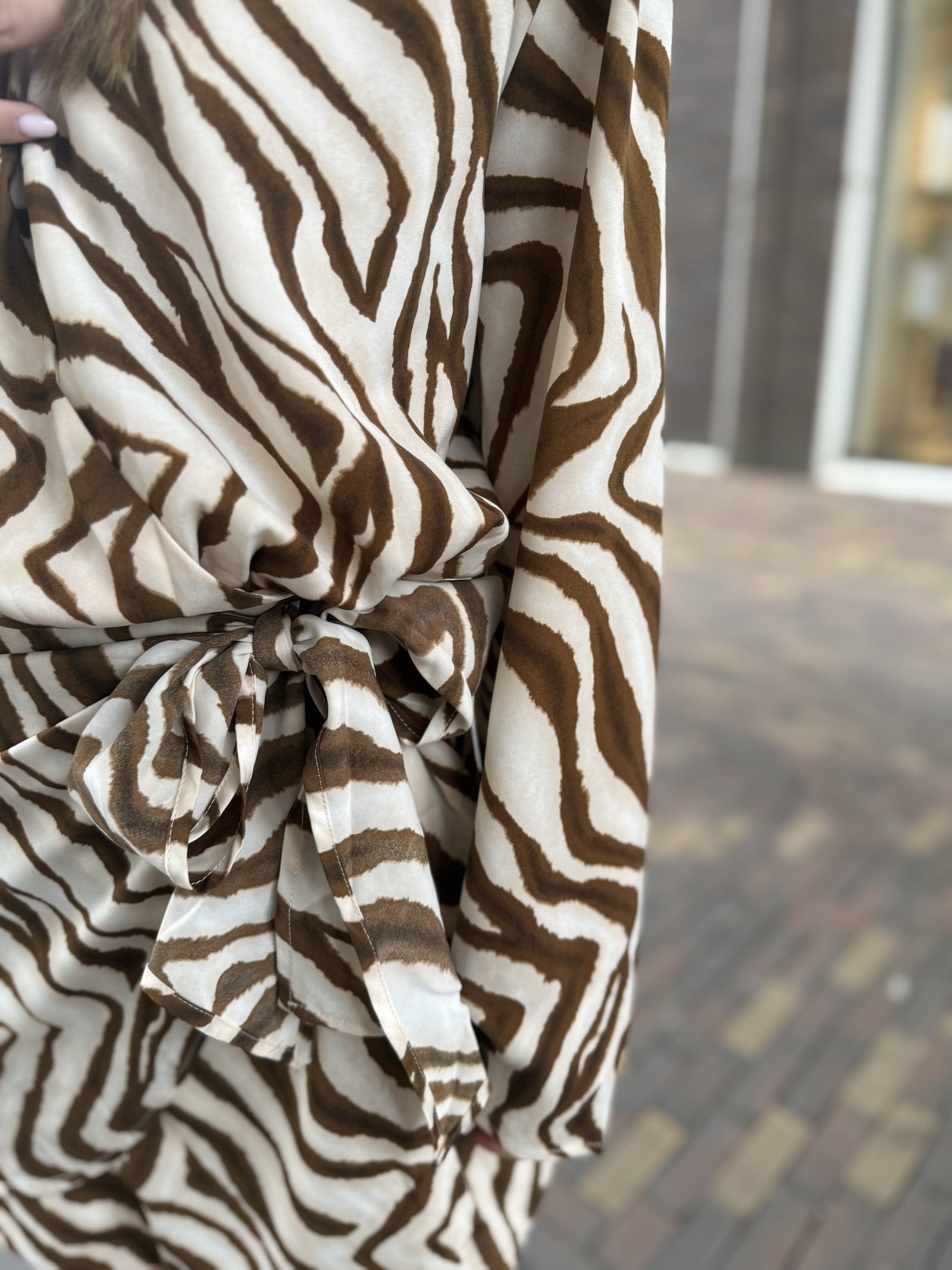 Ecru jurkje met bruine zebra print