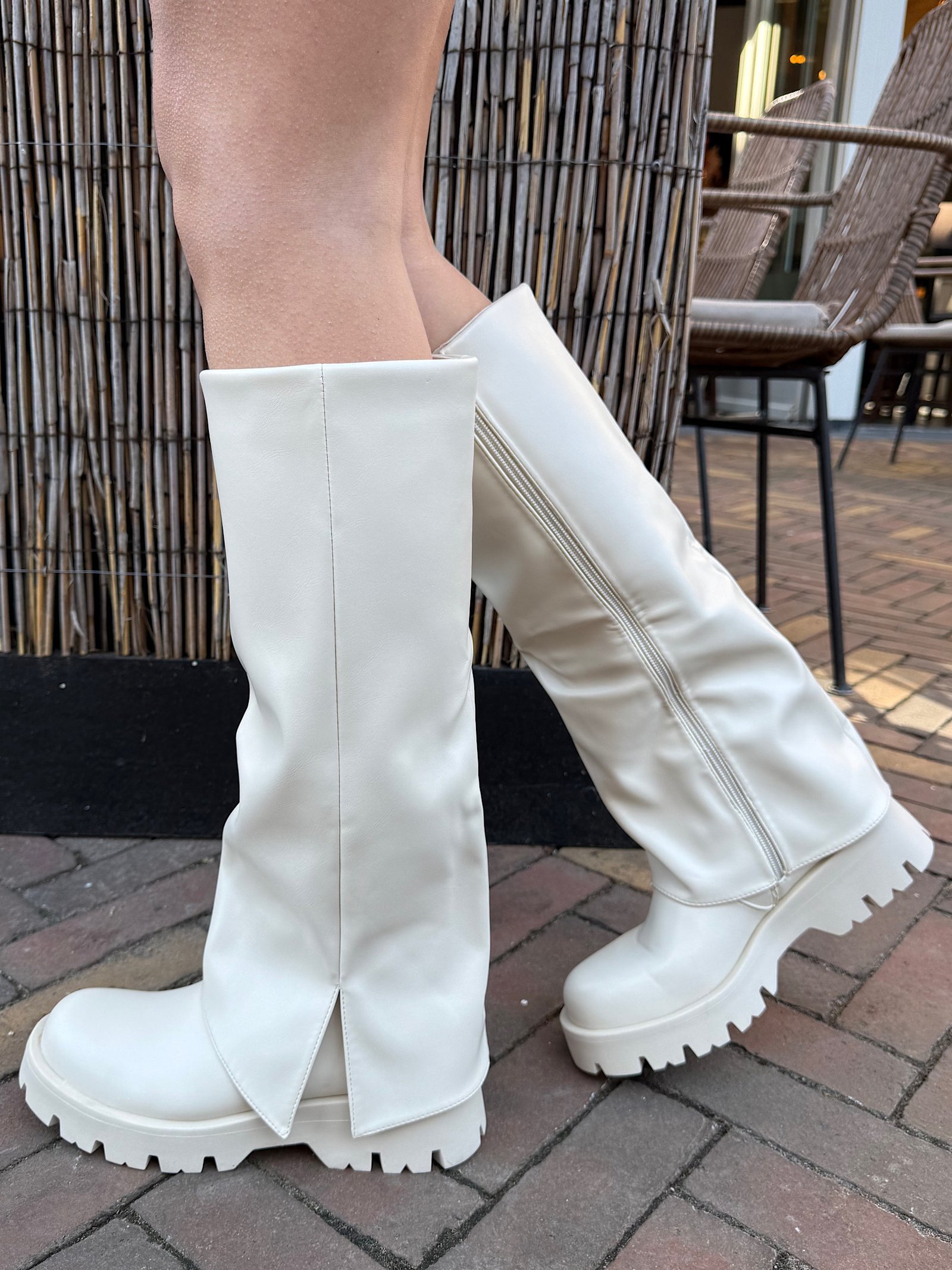 Ecru laarzen met overlay