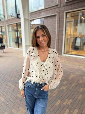 Ecru stippen blouse met volants