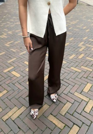 Puntige loafers met riempjes en koeienprint