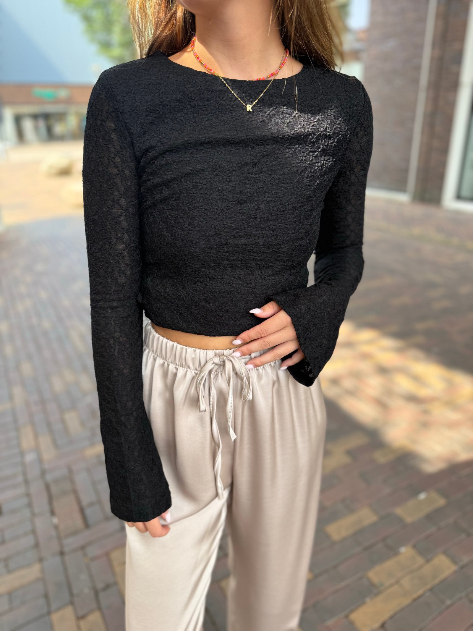 Zwart kanten top met open rug Minthe