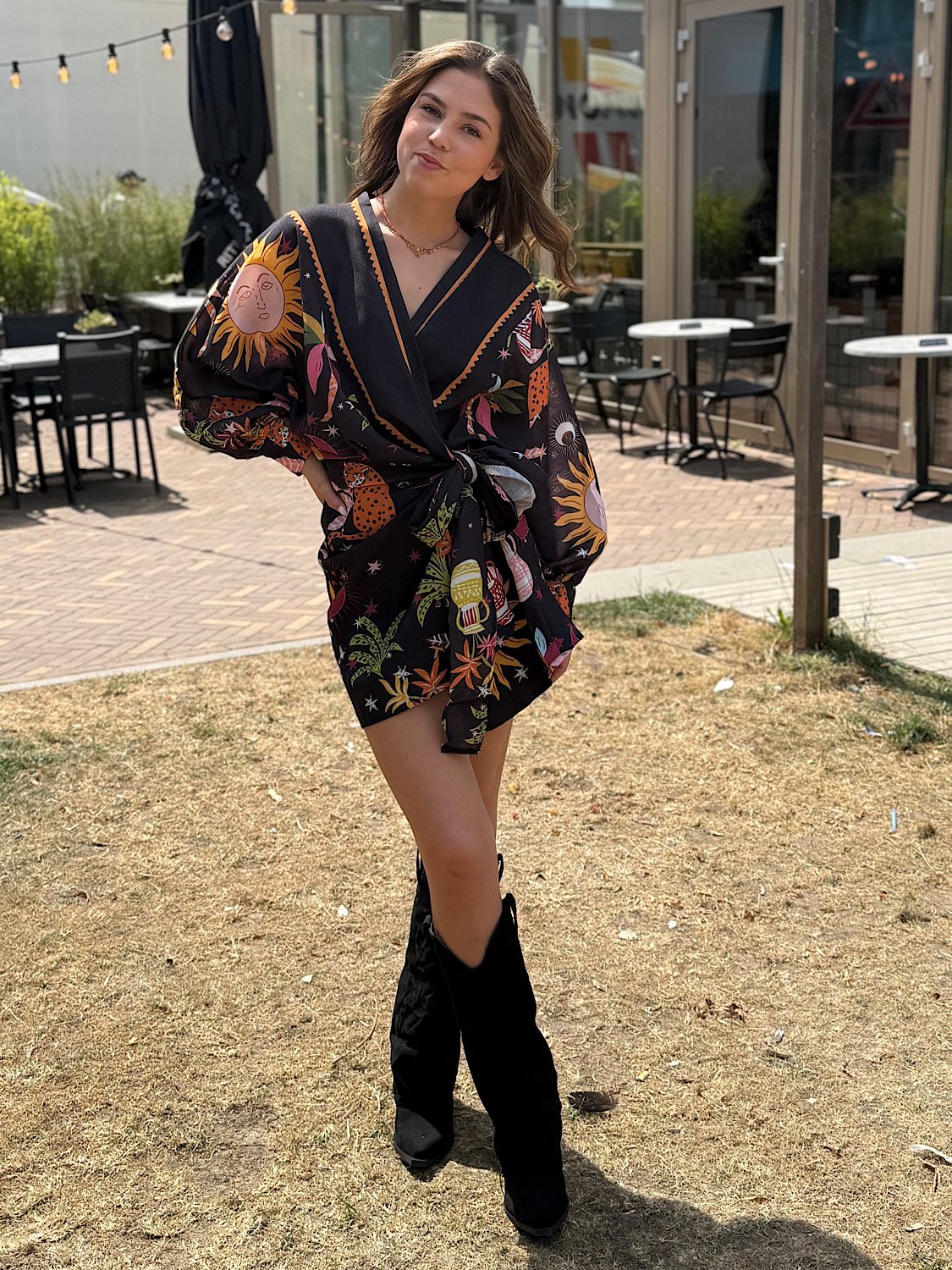 Zwarte astro print overslag jurk