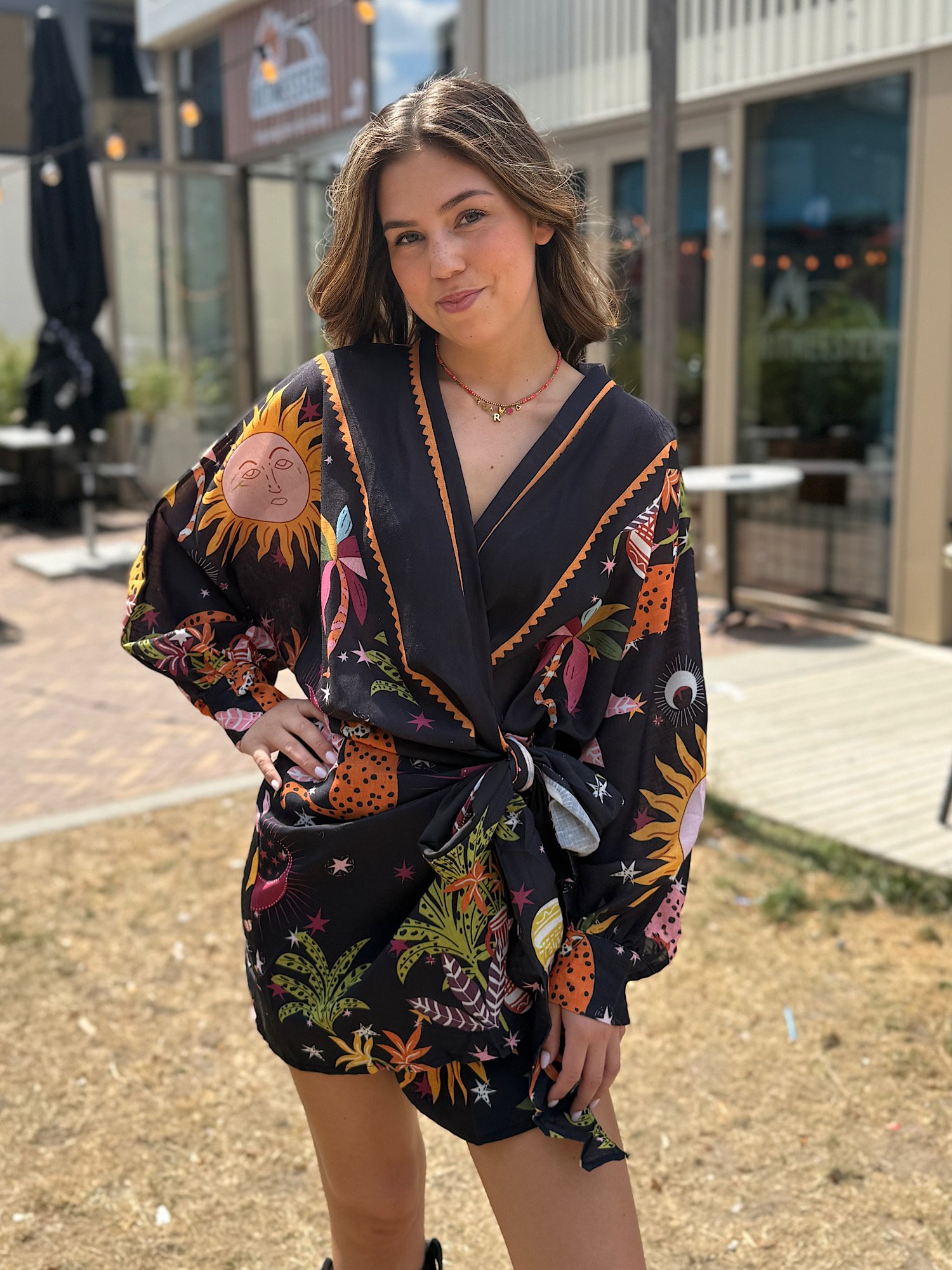 Zwarte astro print overslag jurk