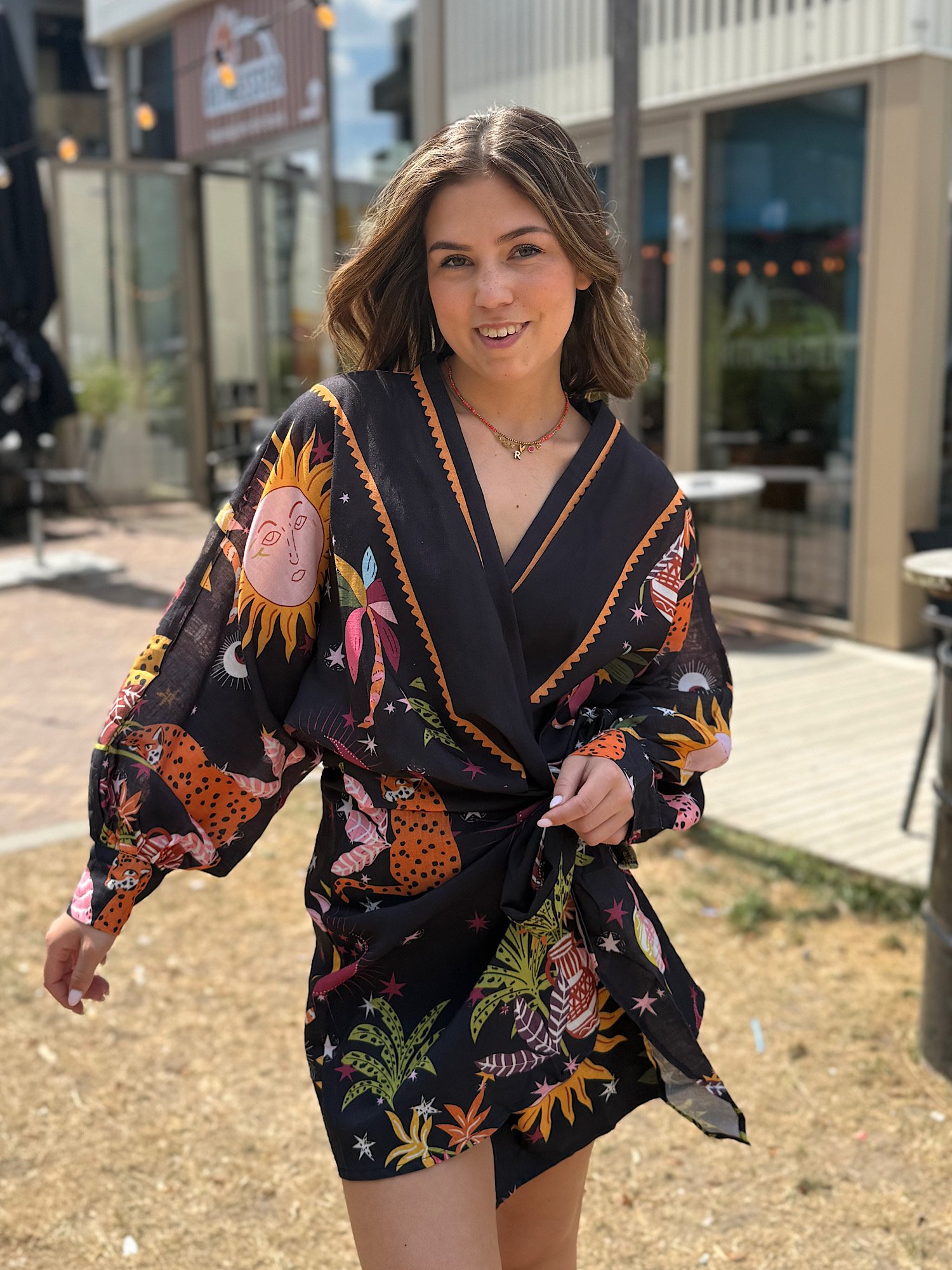 Zwarte astro print overslag jurk