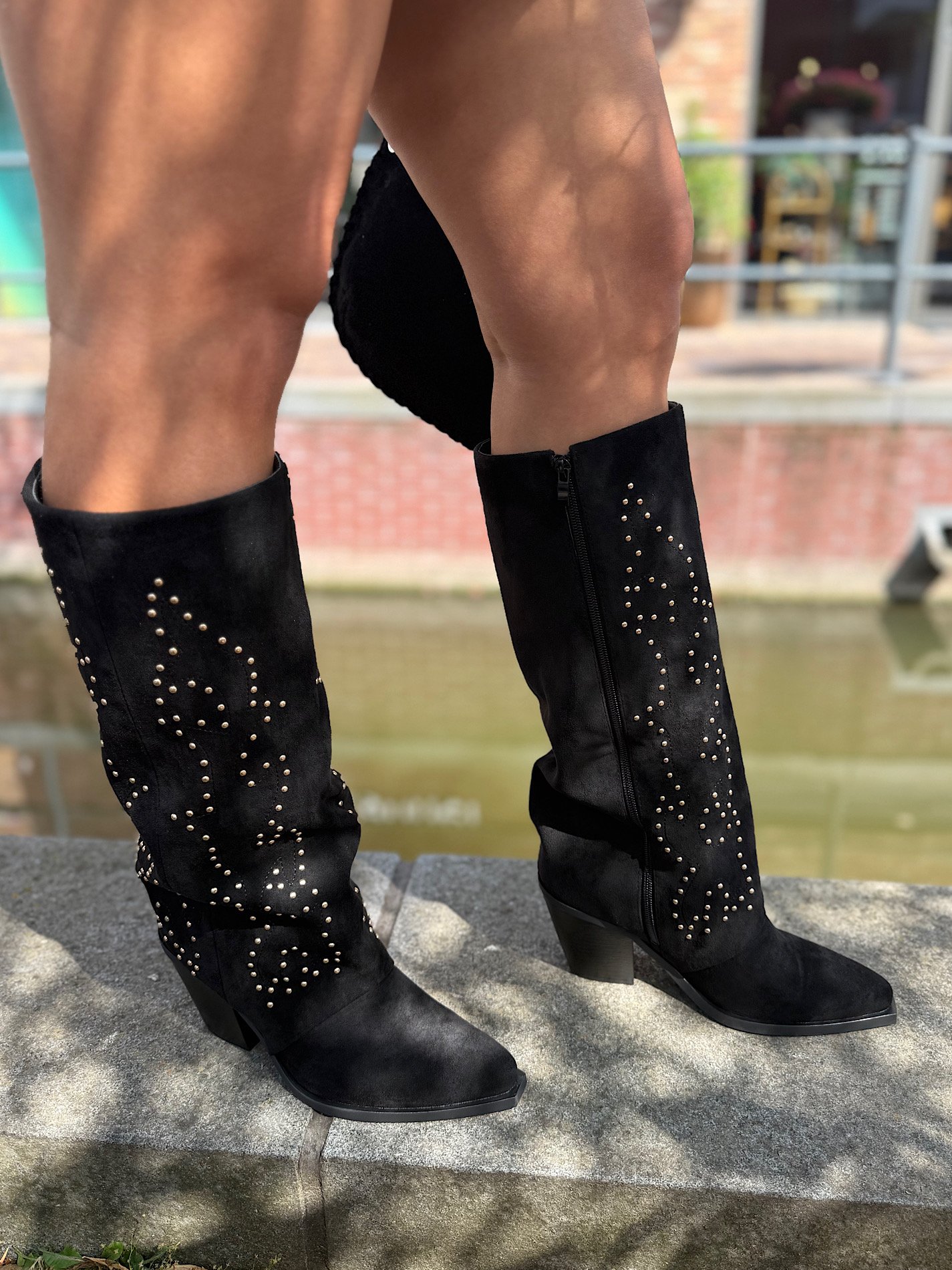 Zwarte cowboy laarzen gouden studs