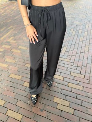 Zwarte puntige loafers met studs