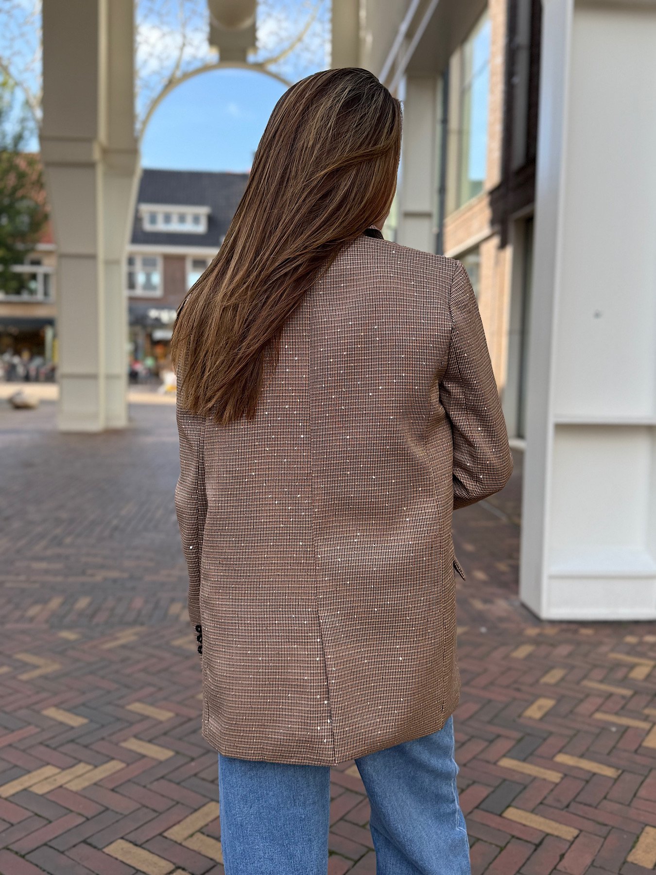 Camel geruite blazer met glitters