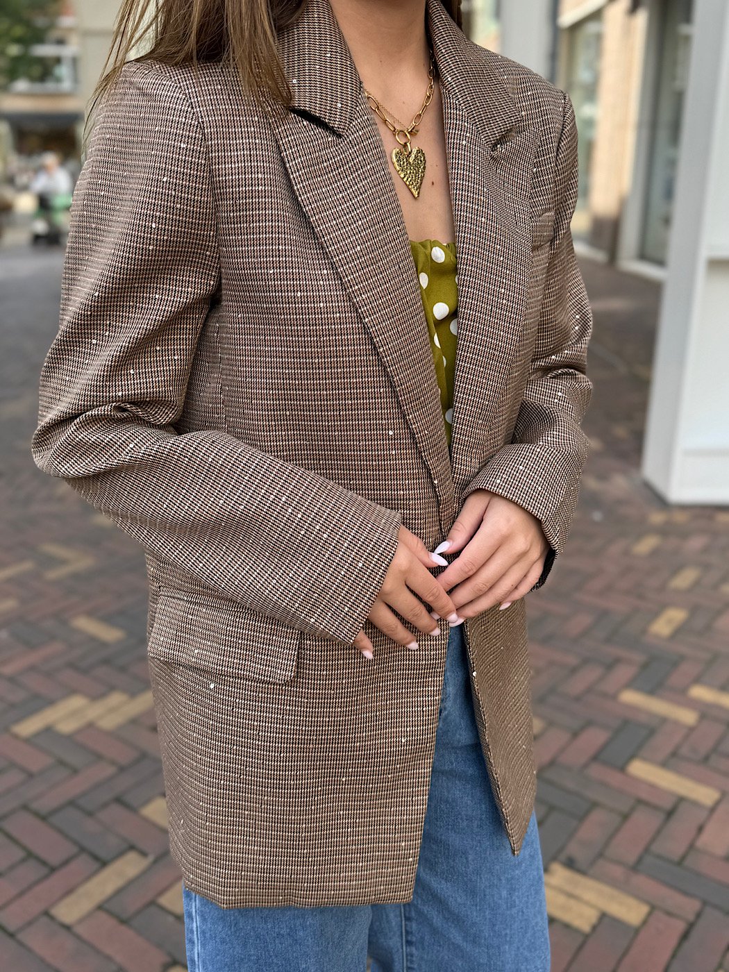 Camel geruite blazer met glitters
