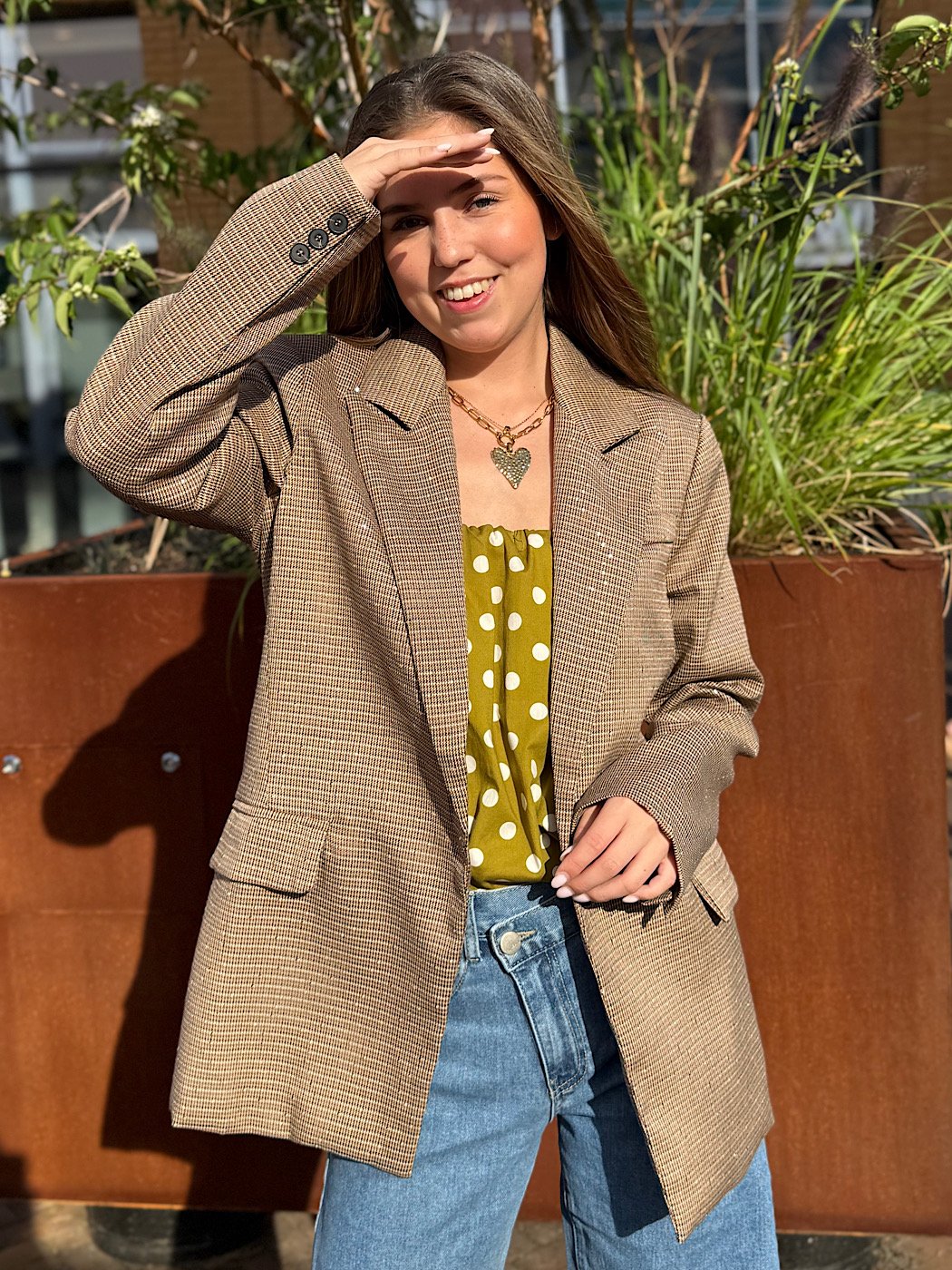 Camel geruite blazer met glitters