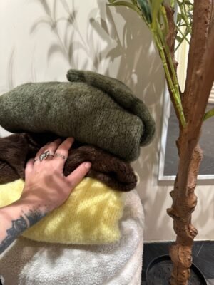 Gele gebreide trui LUMI Gele gebreide trui LUMI