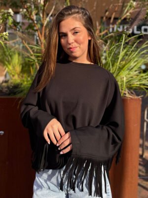 Zwarte sweater met fringe Zwarte sweater met fringe