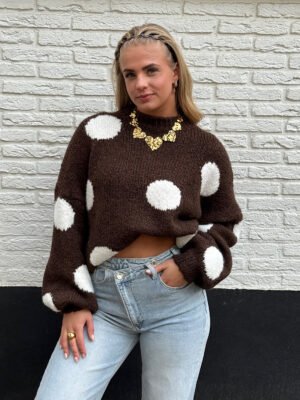 Bruine gebreide trui met ecru stippen
