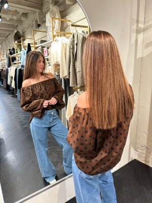 Bruine off shoulder blouse lange mouw Dolly Bruine off shoulder blouse lange mouw Dolly