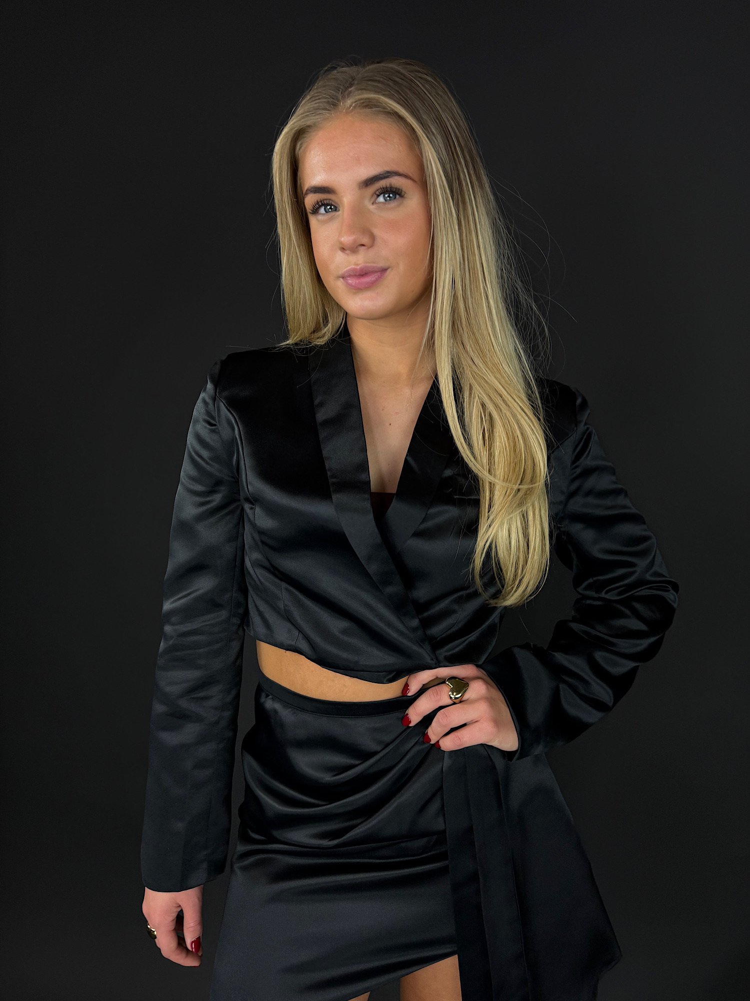 Satijnen korte blazer Fancy - zwart