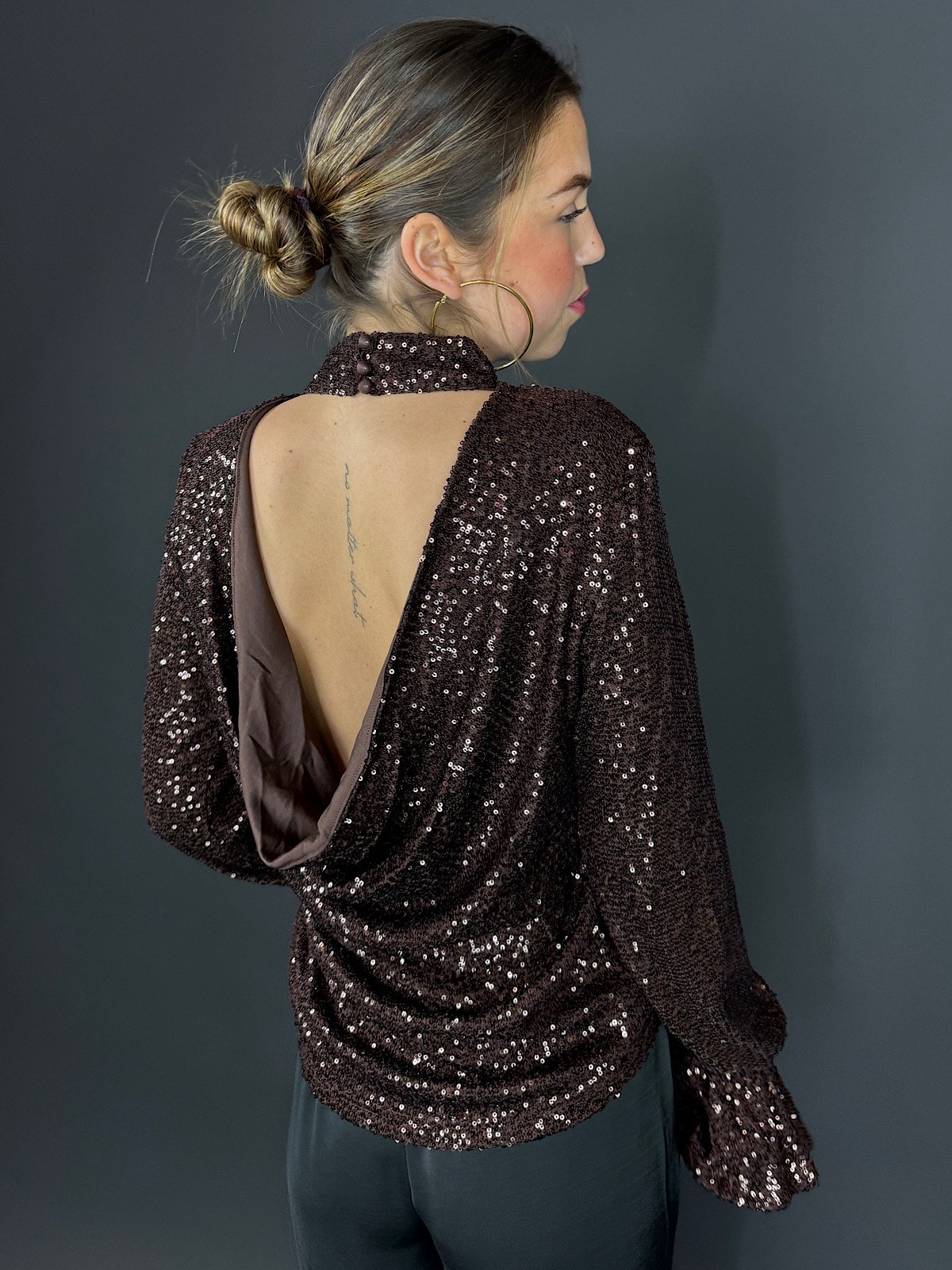 Top met open rug Esmay - bruin