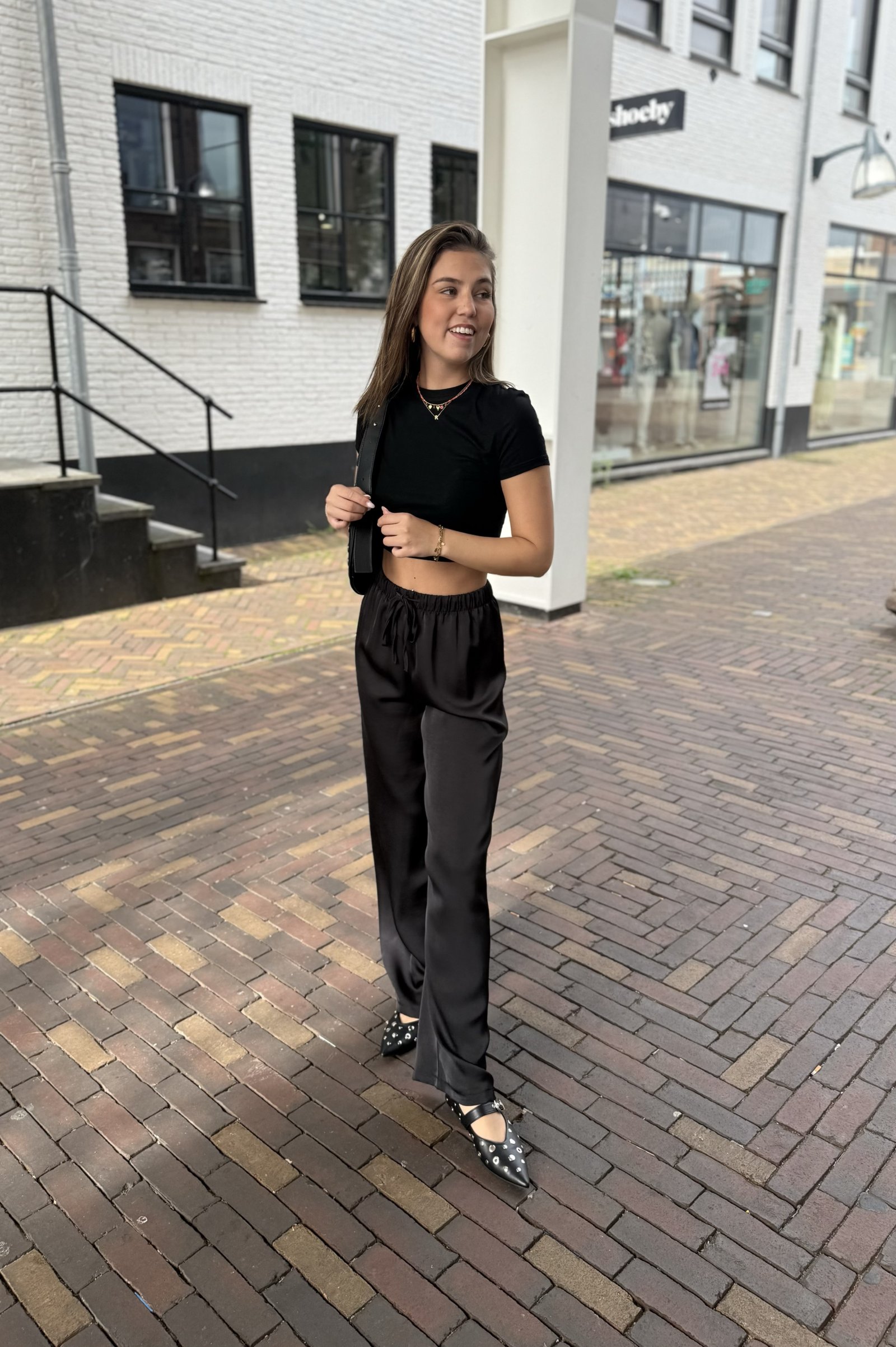 Zwart satijnen wide leg broek Léanne