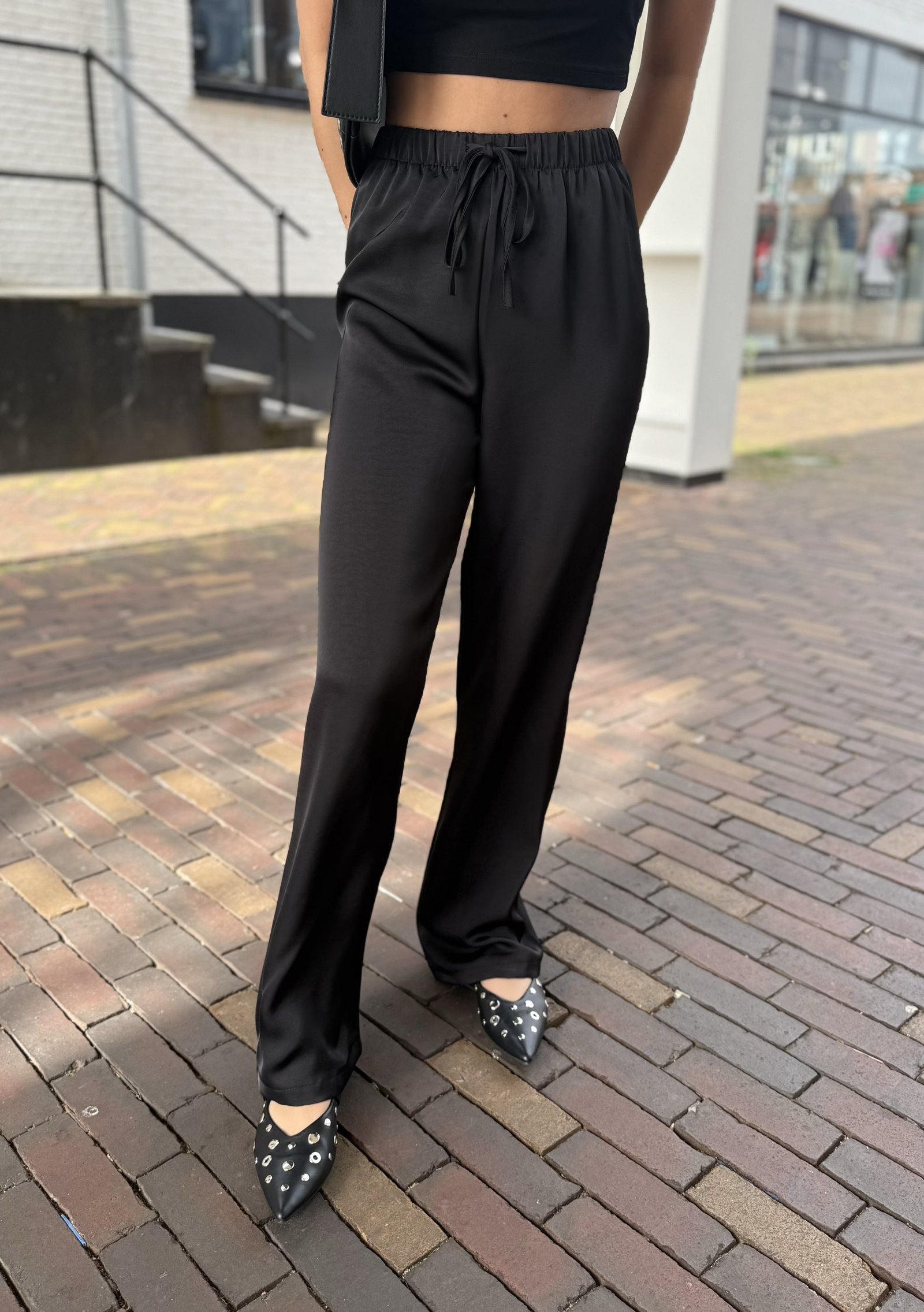 Zwart satijnen wide leg broek Léanne