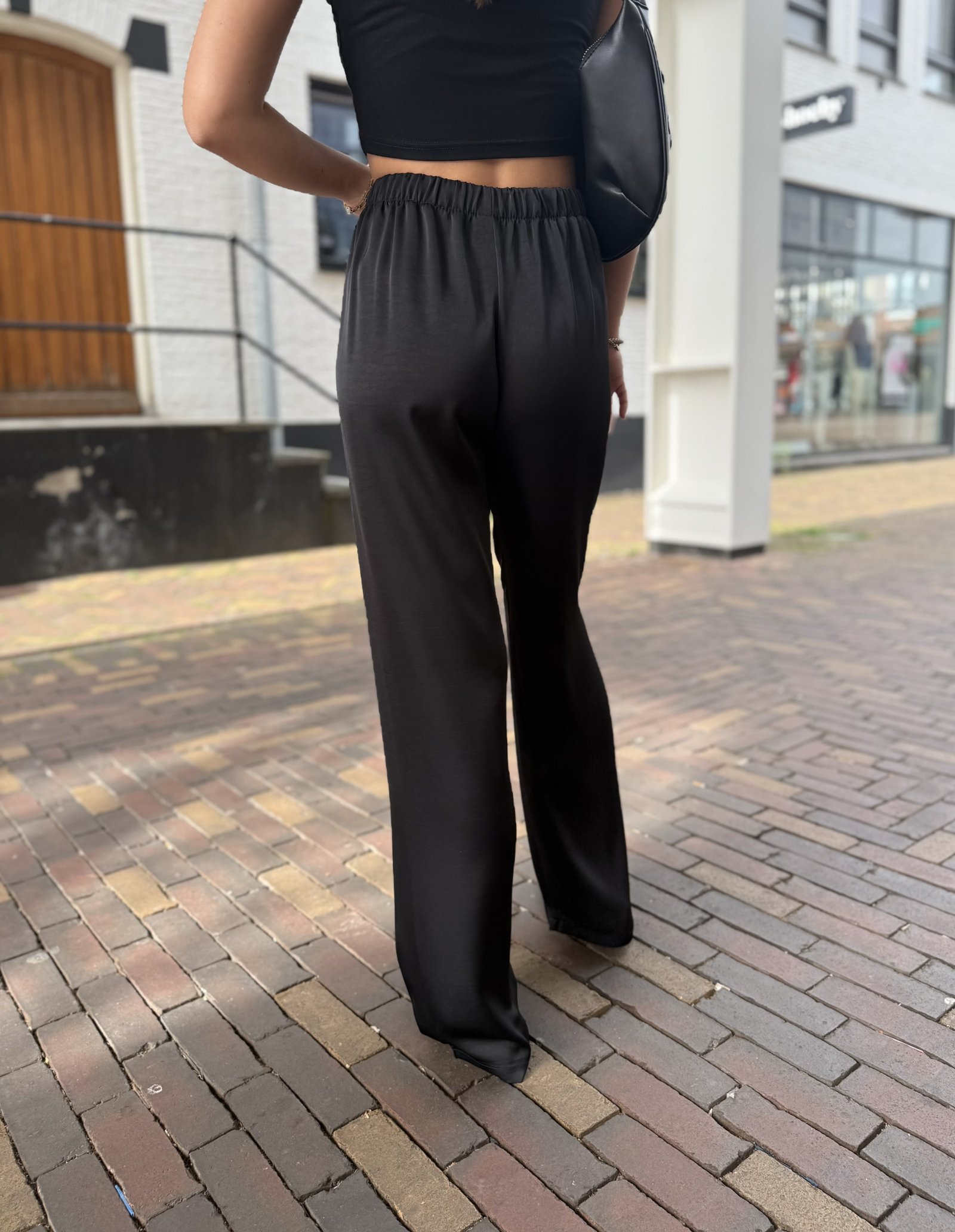 Zwart satijnen wide leg broek Léanne