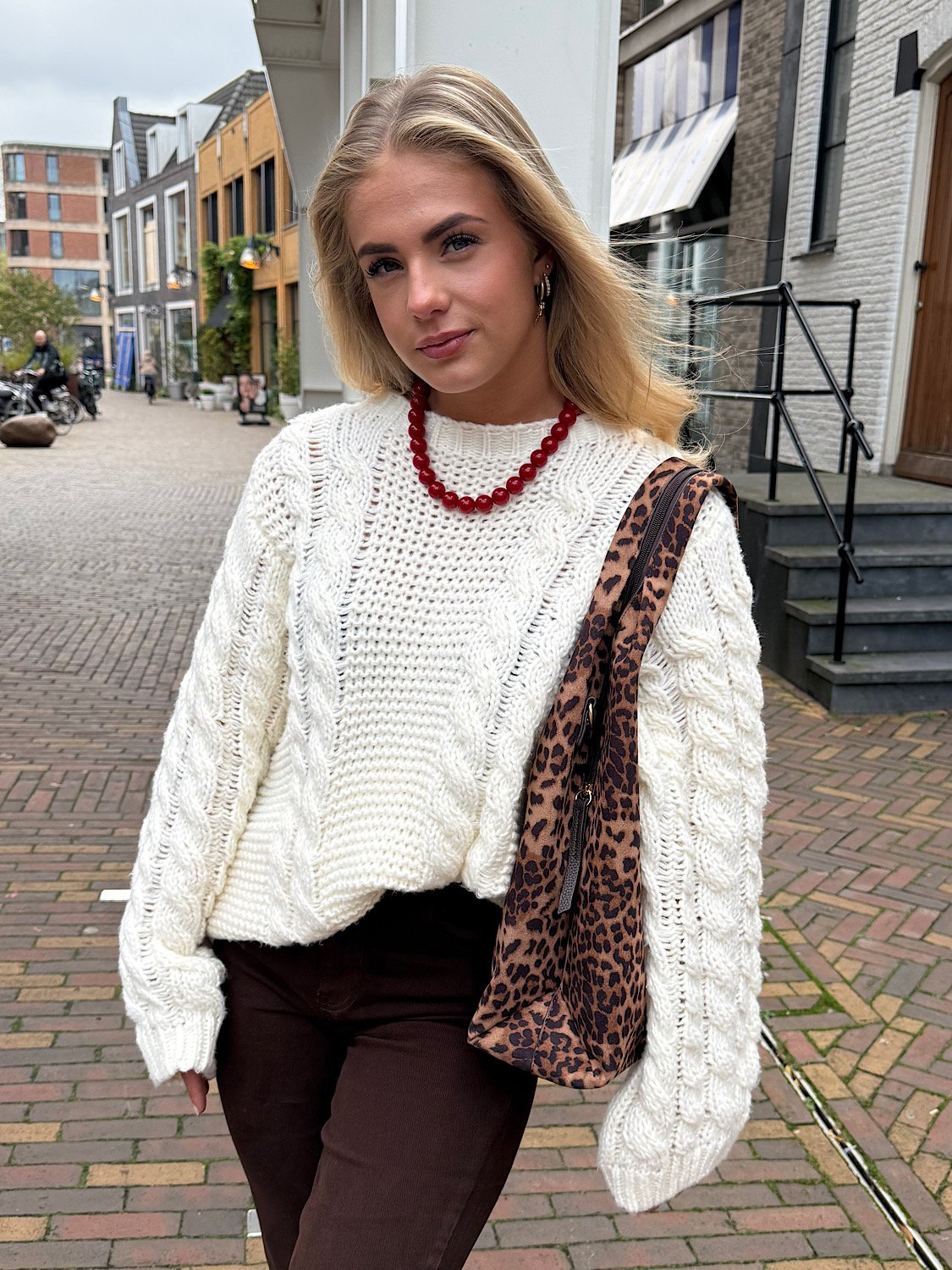 Ecru oversized kabel knit